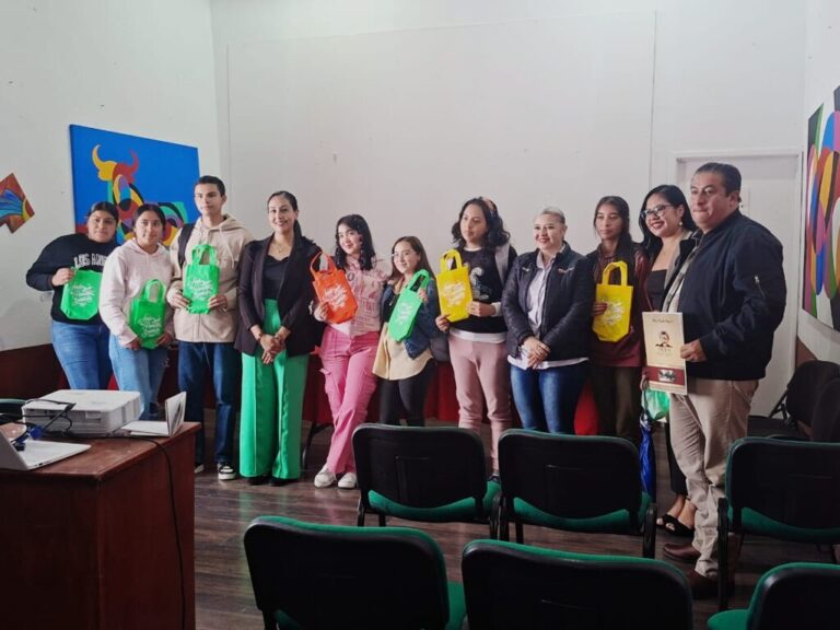 Estudiantes de Pinos se capacitan en turismo