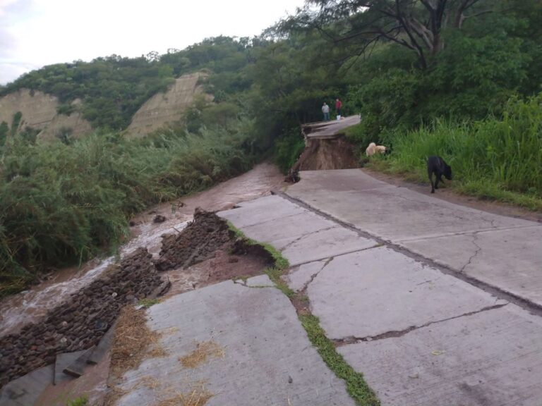 Inician trabajos para reparar puente del Río Juchipila