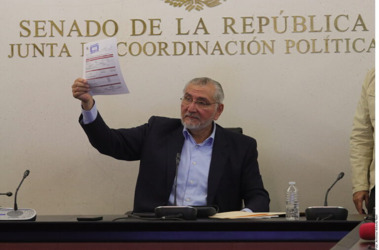 Paga Adán ISR de ¡2.4%!