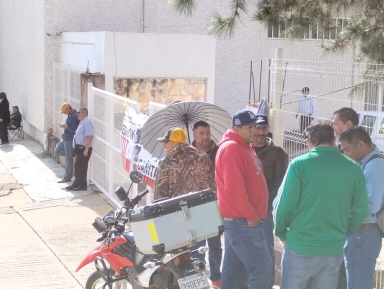 Personal de normales toma sede de la SEZ