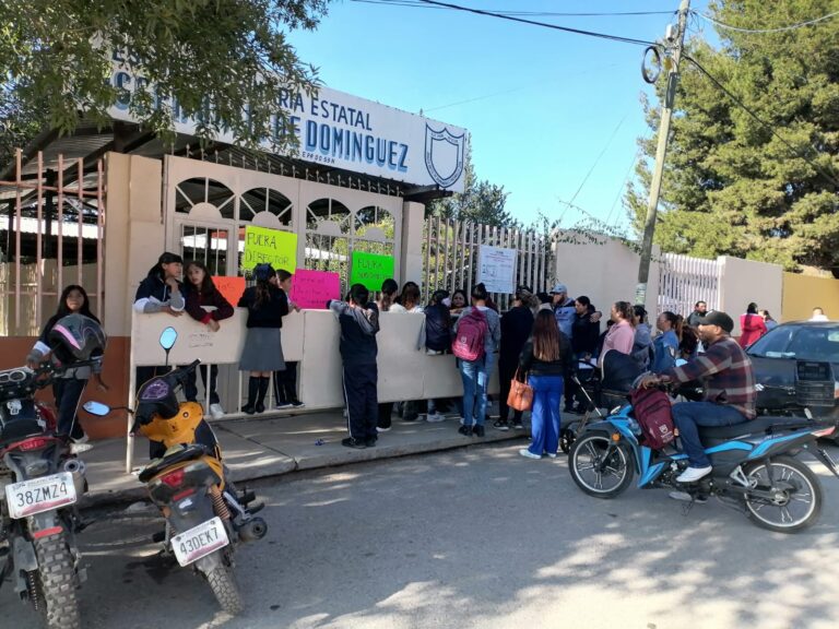Piden la expulsión de directivos de la Josefa Ortiz