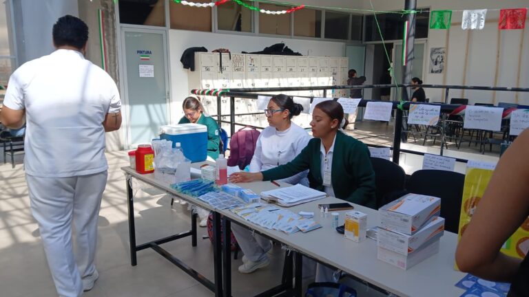 Realizan Feria de Salud en la UAA