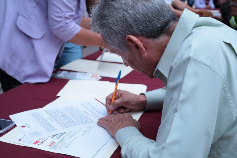 Recibirán familias zacatecanas escrituras de sus propiedades