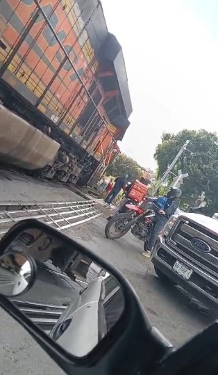 Termina en el hospital tras ser arrollado por el tren