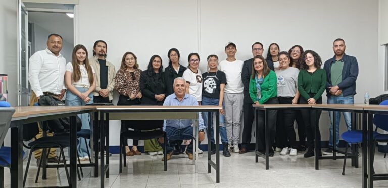 Realiza DEC conferencias sobre análisis de la sociedad