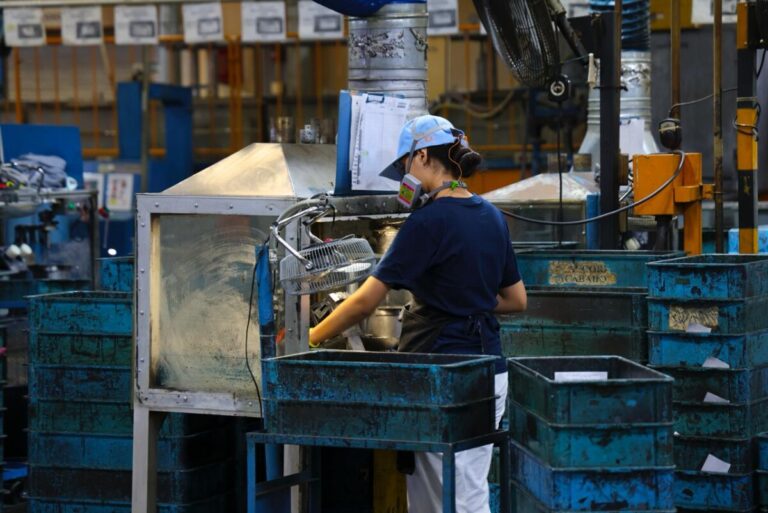 Colocan a 11 mil 904 personas en un empleo