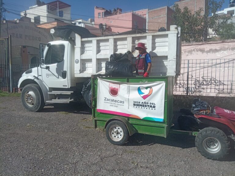 Realizan labores de limpieza en el centro histórico