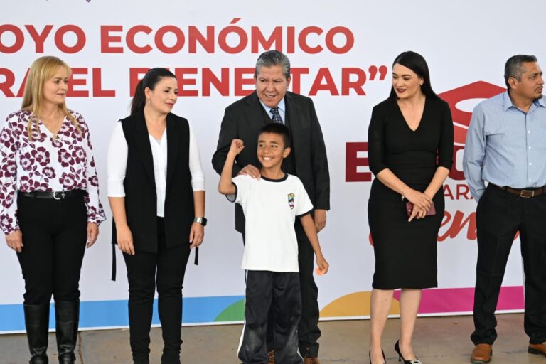 Destinan casi 6 mdp para uniformes