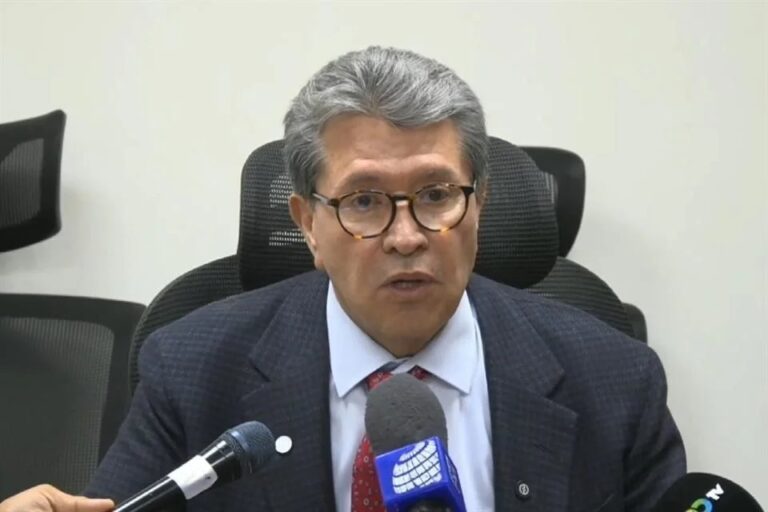 Afirma Monreal que ‘Ley Antistickers’ no va a pasar