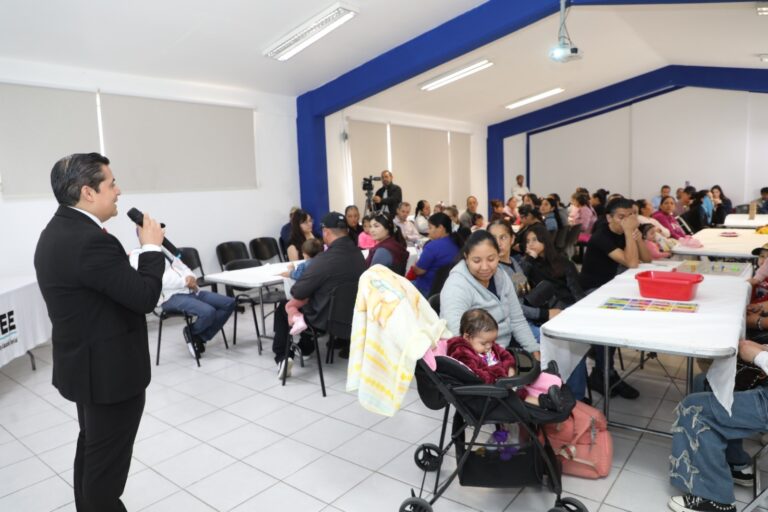 Capacitan a padres de hijos con discapacidad en el CREE