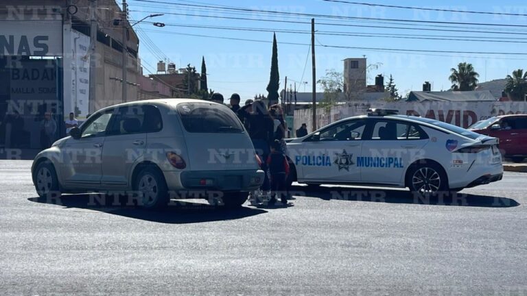 Chocan moto y auto frente al Abastos