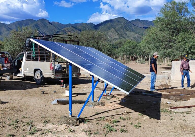 Instalan paneles solares en localidades de Concha del Oro