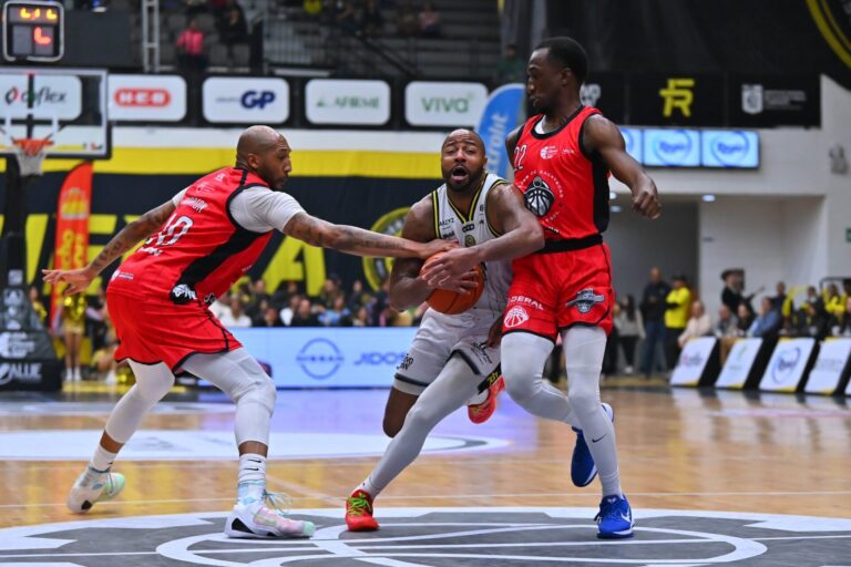 Mineros, obligados a ganar en casa