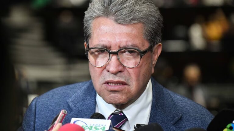 Monreal critica a la oposición por reclamar dinero del Fonden