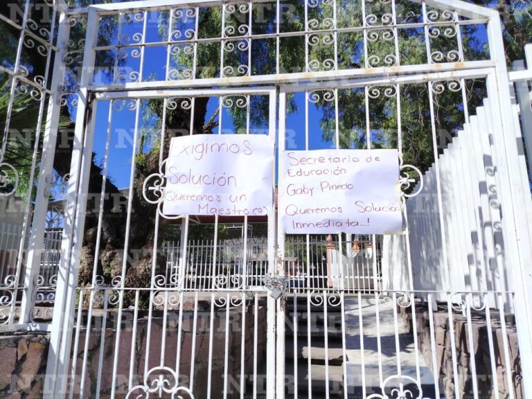 Toman primaria por falta de docente