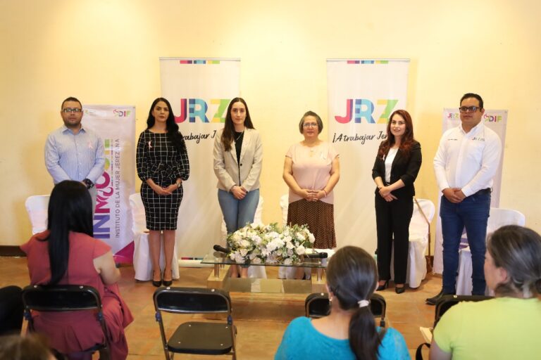 Realizan Conversatorio Rosa para sensibilizar sobre cáncer