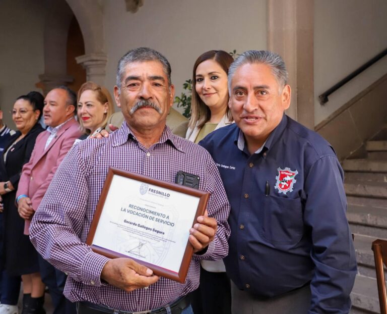 Reconocen a servidores públicos en Fresnillo