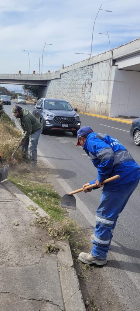 Realiza ayuntamiento capitalino operativo de limpieza y deshierbe