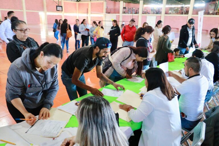 Firman 135 nuevas escrituras en Chalchihuites