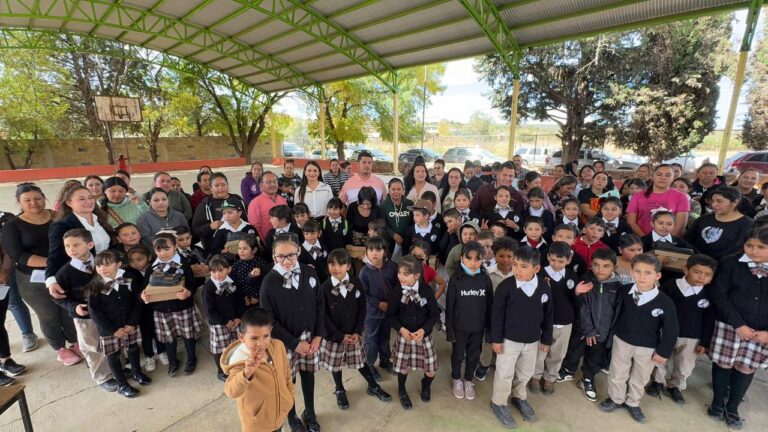 Entregan calzado escolar en Chalchihuites