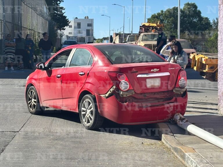 Mujer resulta lesionada en choque