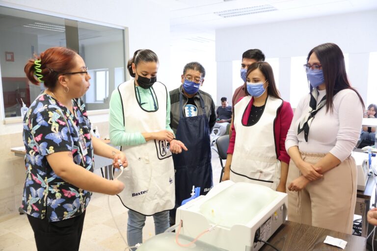 Capacita ISSSTE a su personal en equipo especializado de diálisis nocturna
