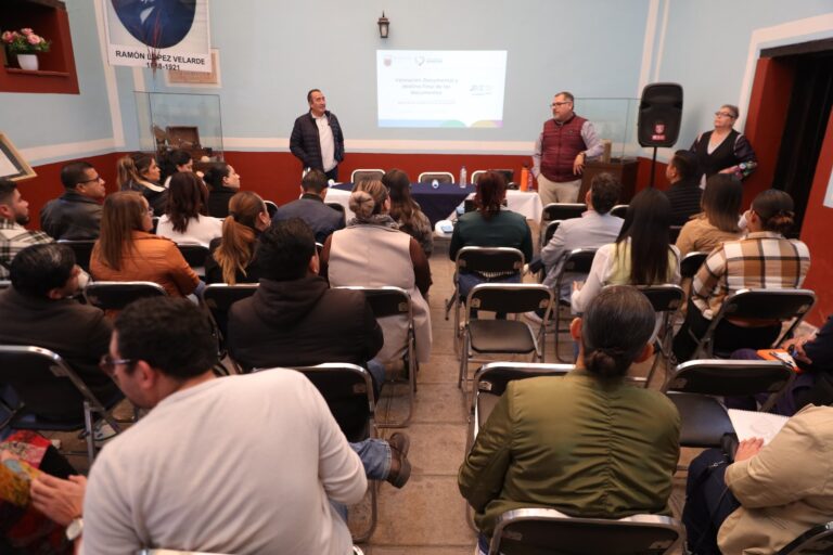 Capacitan a personal en organización de acervo documental