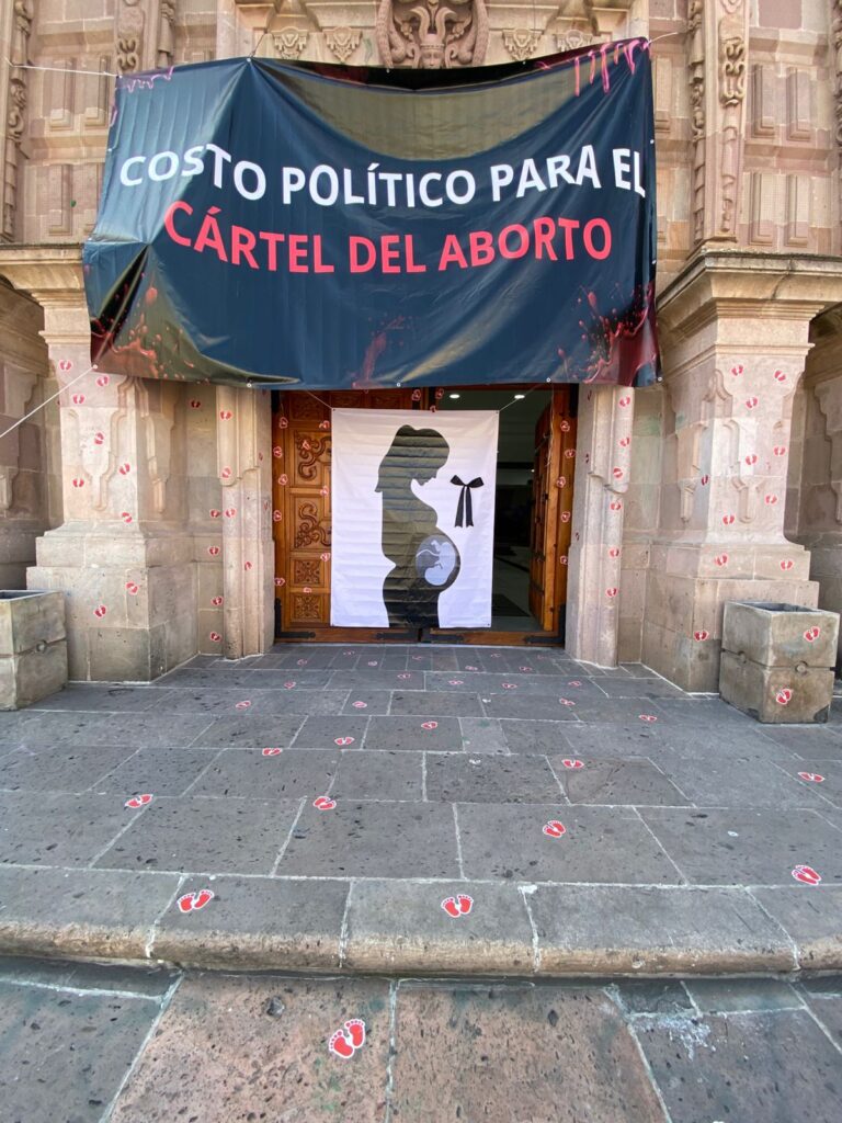 Colectivo protesta contra el aborto