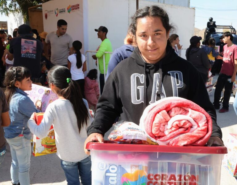Inauguran entrega de apoyos navideños