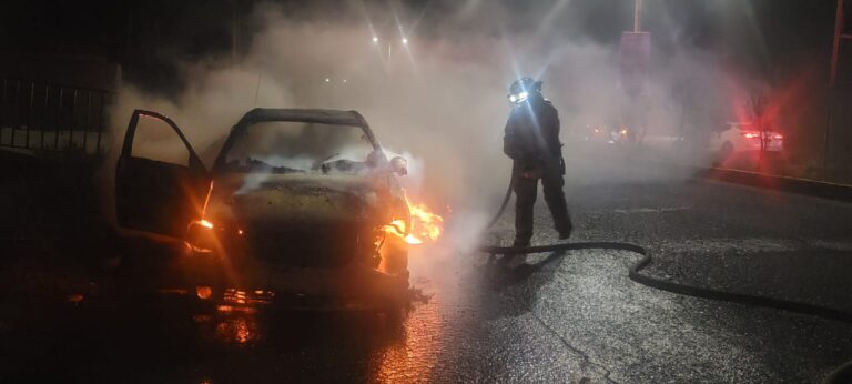 Se incendia vehículo en Guadalupe
