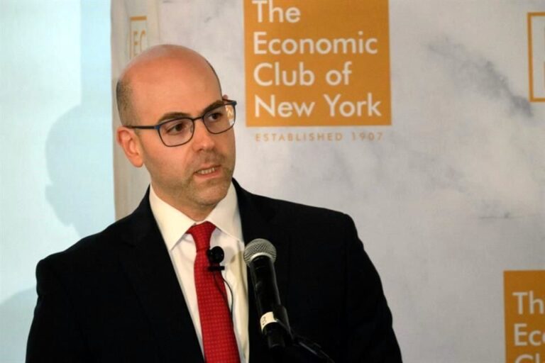 Aboga Stephen Miran por recorte de 50 pb en tasa de la Fed
