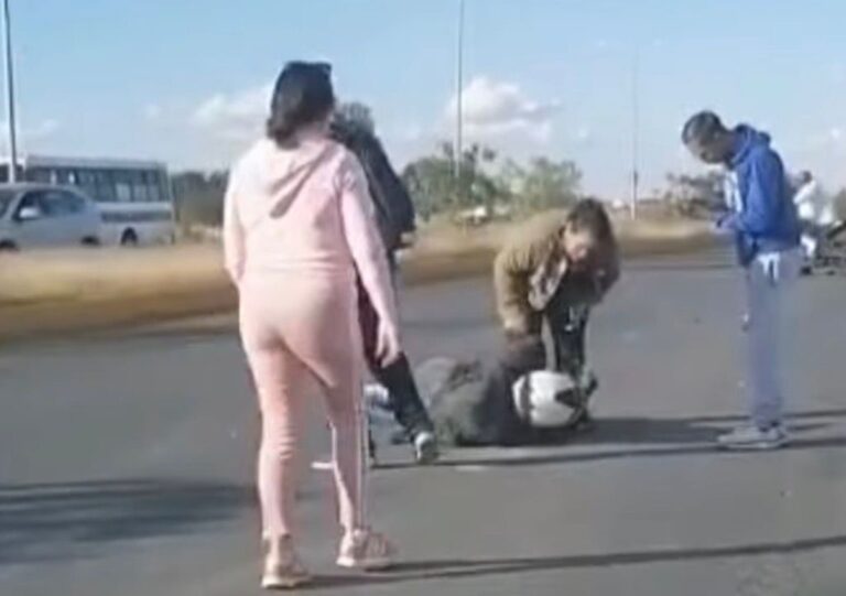 Se accidentan motociclistas en vialidad Siglo XXI