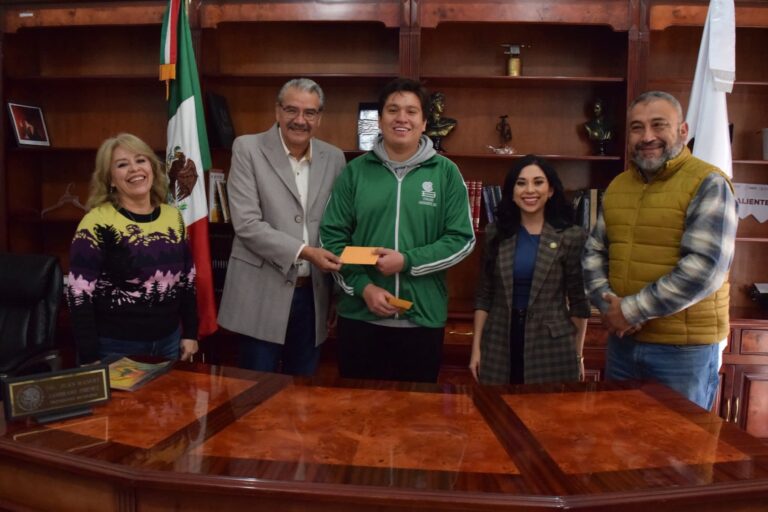 Apoyan a estudiante para olimpiada matemática