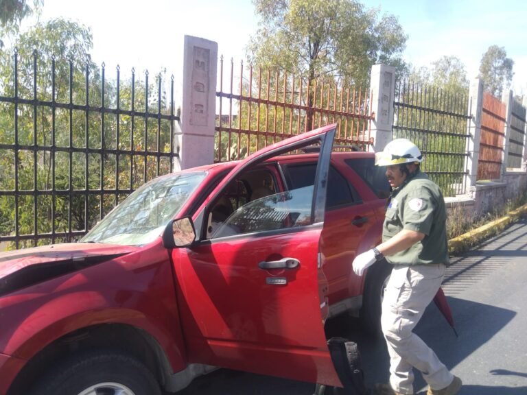 Choca mujer en calzada Solidaridad
