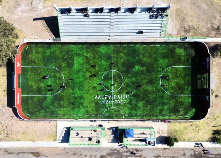 Inauguran cancha de pasto sintético en Valparaíso