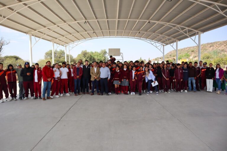 Rehabilitan cancha del Cecytez plantel Espíritu Santo