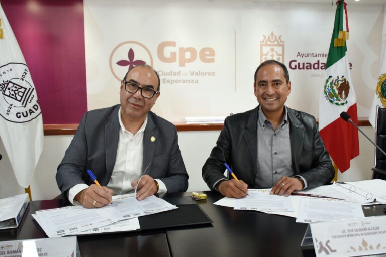 Firman convenios ayuntamiento de Guadalupe y la UAZ
