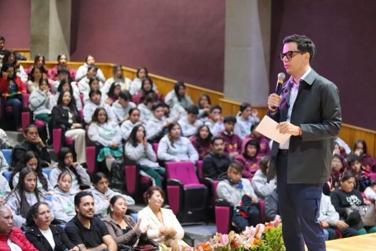 Rinden protesta integrantes de Redes Juventudes Constructoras de Paz