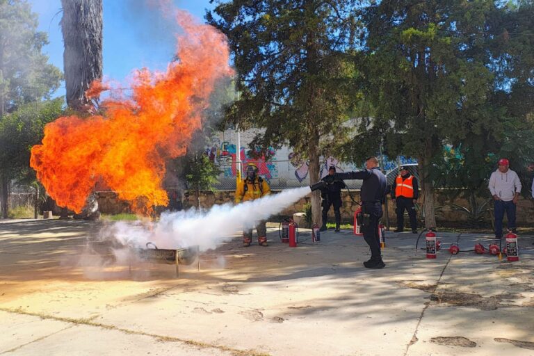 Capacitan a policías estatales en incendios
