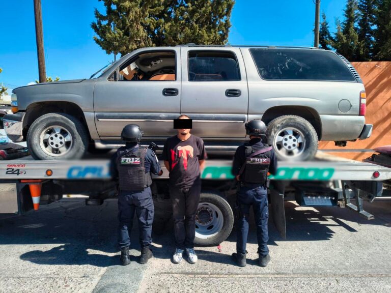 Detienen a Gustavo por conducir camioneta robada