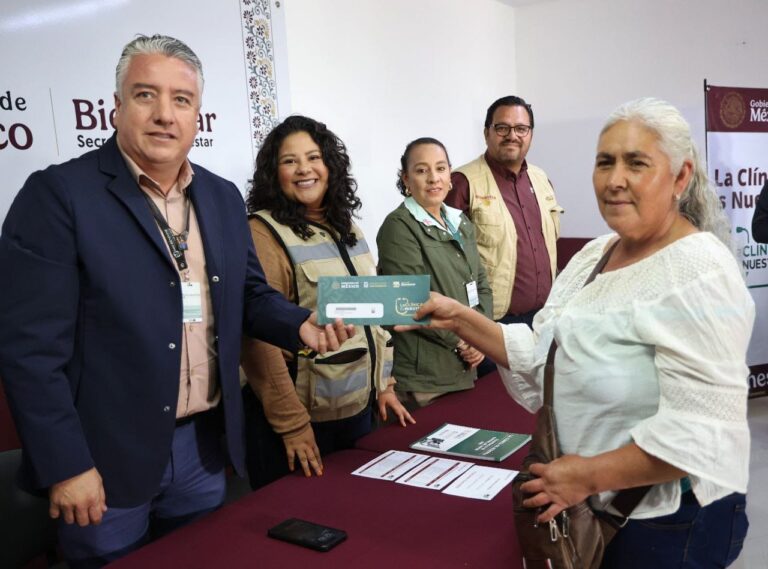 Entregan tarjetas de ‘La clínica es nuestra’