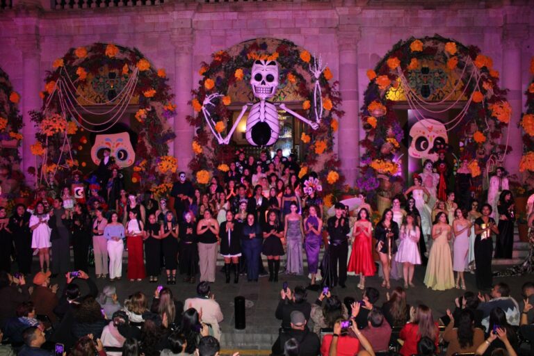 Éxito rotundo de estudiantes de la UVC en la Pasarela “La Catrina se Viste de Cantera, Tradiciones y Leyendas”