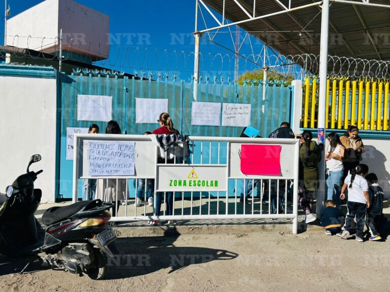 Toman kínder por falta de maestra