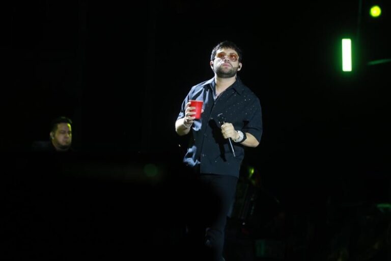 Luis R. Conríquez soñó con cantar con Juan Gabriel