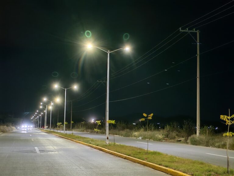 Entregan camellón y luminarias nuevas en Guadalupe