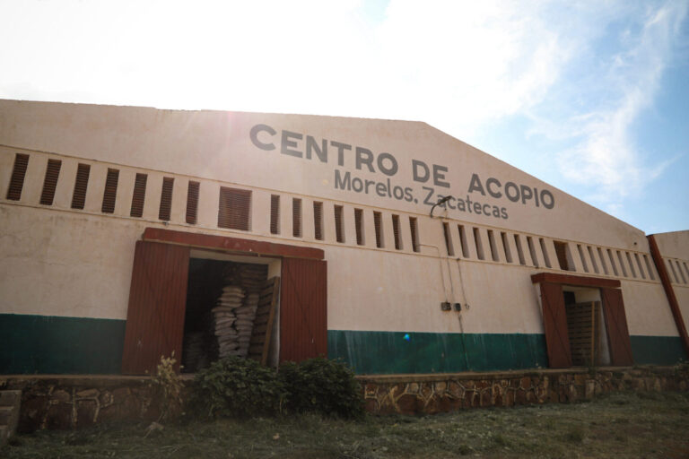 Opera 1 de 52 centros de acopio