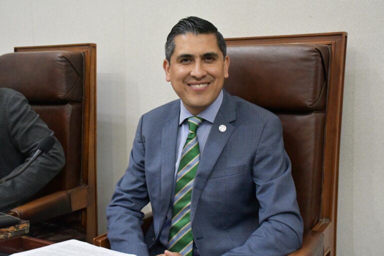 Piden diputados priístas escuchar a campesinos