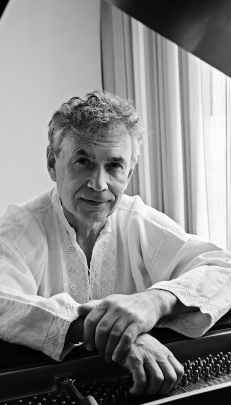 Taras Filenko celebra la paz con recital