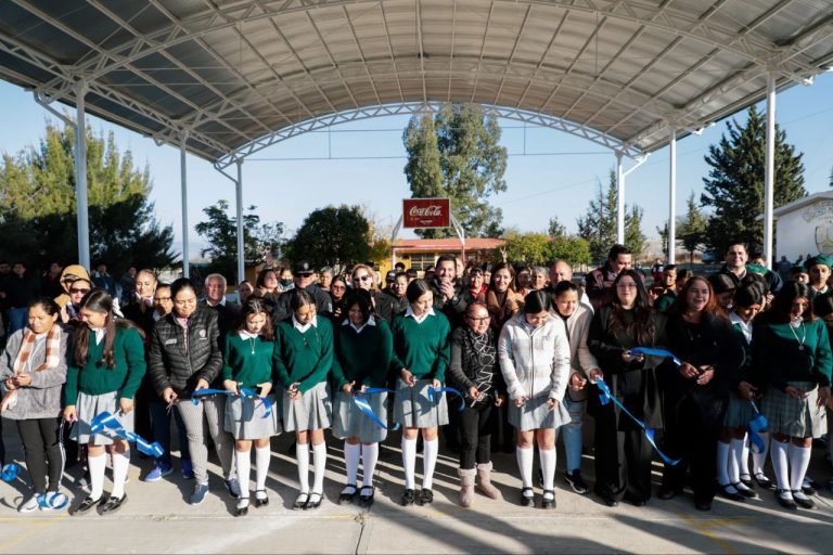 Entrega gobierno municipal domo en telesecundaria Narciso Mendoza