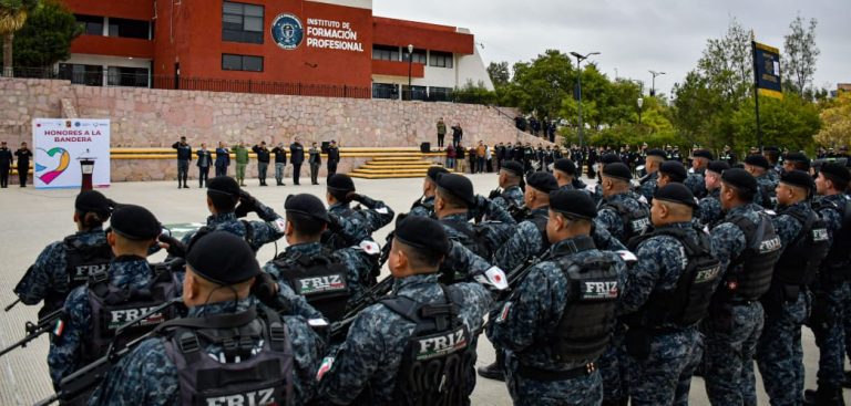 Encabeza Arturo Medina Mayoral honores a la bandera